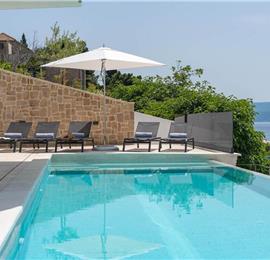 5-Bedroom beach front Villa with Heated Infinity Pool Near Omis, sleeps 10